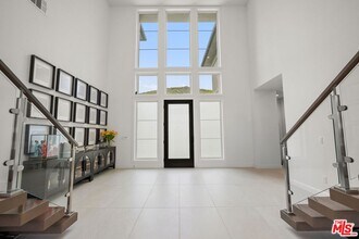 20244 Albion Wy in Los Angeles, CA - Building Photo - Building Photo