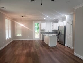 214 Forest Dr in Travelers Rest, SC - Foto de edificio - Building Photo