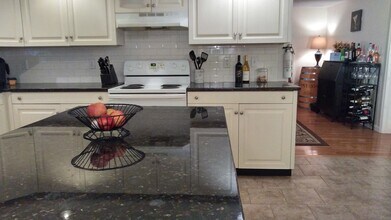 237 Pine Lake Dr in Coventry, CT - Foto de edificio - Building Photo