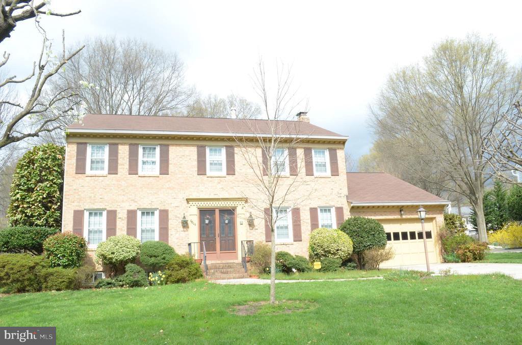 8606 Pilgrim Ct in Alexandria, VA - Building Photo