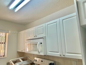 636 NW 114th Ave, Unit 204 in Miami, FL - Building Photo - Building Photo