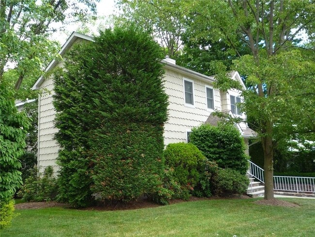 243 Boulevard in Scarsdale, NY - Building Photo - Building Photo