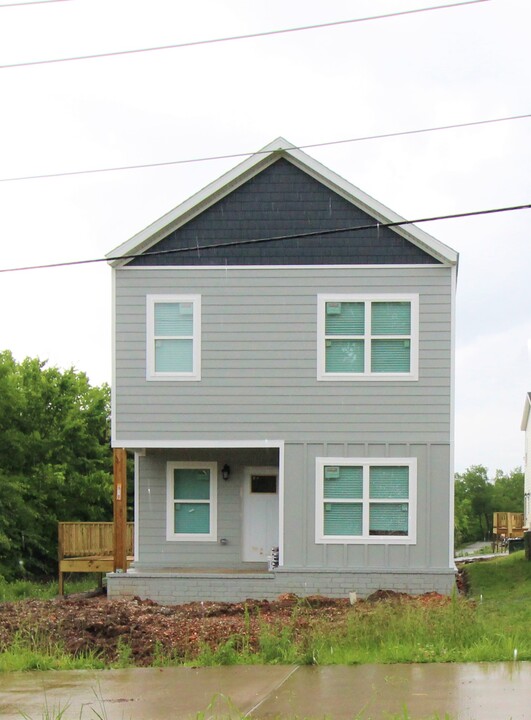 910 W Cato Springs Rd in Fayetteville, AR - Foto de edificio