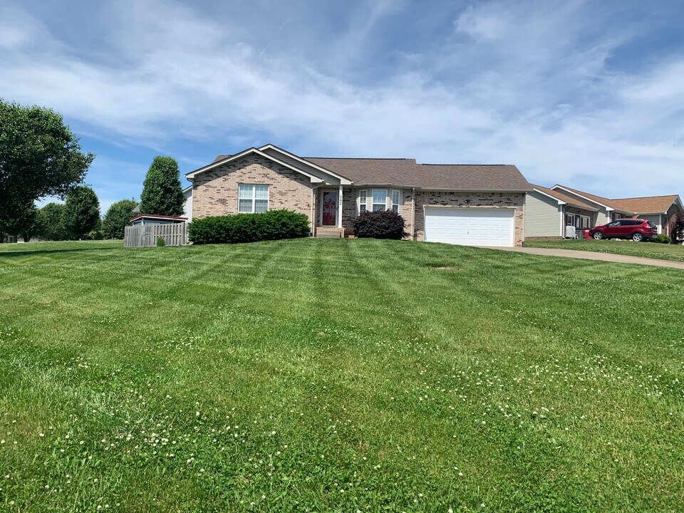 942 Drum Ln in Clarksville, TN - Building Photo