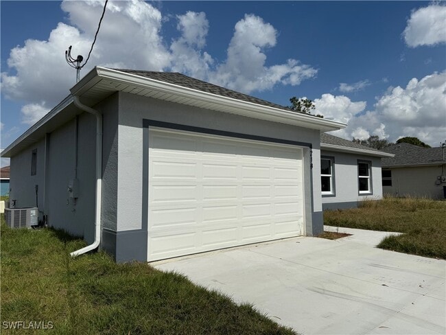 4218 3rd St W in Lehigh Acres, FL - Building Photo - Building Photo