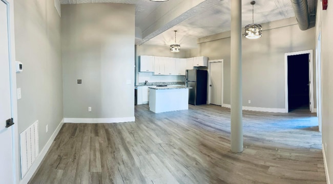 114 Merrimack St, Unit 116A in Lowell, MA - Building Photo - Building Photo