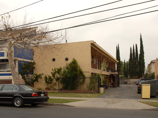 7244 Independence Ave in Canoga Park, CA - Building Photo - Building Photo