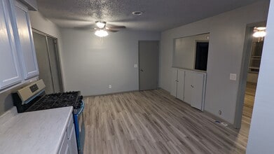 402 Hickory St in Noel, MO - Building Photo - Building Photo