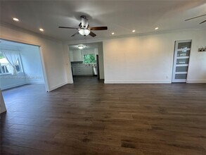 6590 SW 21st St in Miami, FL - Building Photo - Building Photo