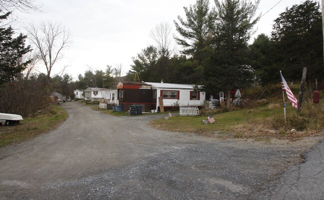 Mobile Home Park in Clemons, NY - Foto de edificio - Building Photo