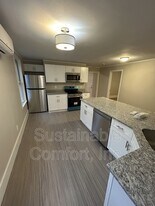 12 Creston St in Worcester, MA - Building Photo