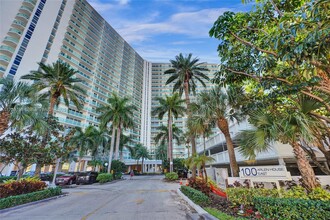 100 Bayview Dr, Unit # 406 in Sunny Isles Beach, FL - Building Photo - Building Photo