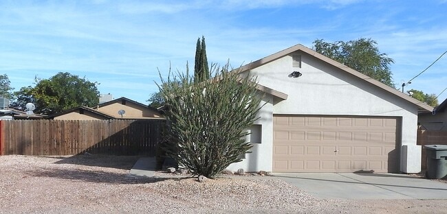 1953 Davis Ave in Kingman, AZ - Building Photo - Building Photo