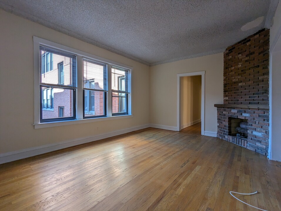 3523 N Racine Ave, Unit 2n in Chicago, IL - Building Photo