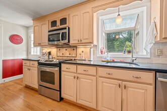 181 Farms Village Rd in Simsbury, CT - Building Photo - Building Photo