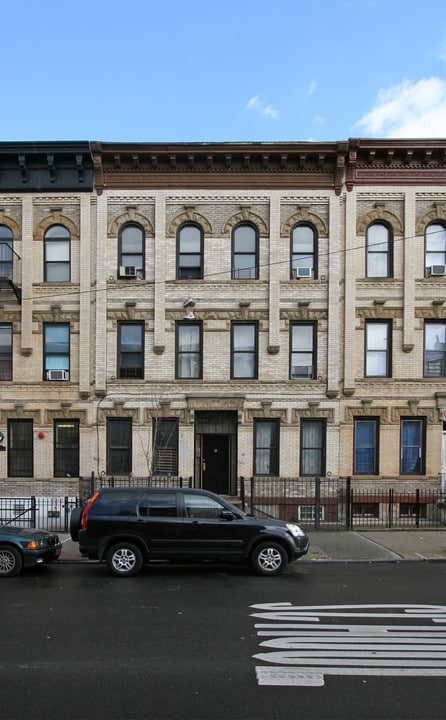 55 Irving Ave in Brooklyn, NY - Foto de edificio