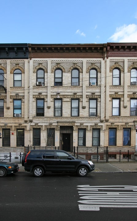 55 Irving Ave in Brooklyn, NY - Building Photo