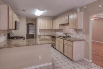 19223 Twin Buttes Dr in Tomball, TX - Building Photo - Building Photo