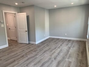 117 Cottage St, Unit 2 in Boston, MA - Foto de edificio - Building Photo