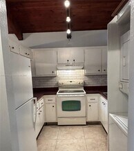 6180 NW 32nd Terrace in Fort Lauderdale, FL - Building Photo - Building Photo