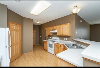 6246 29th Ave NW in Rochester, MN - Foto de edificio - Building Photo