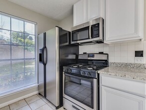 7308 Grand Canyon Dr, Unit A in Austin, TX - Foto de edificio - Building Photo