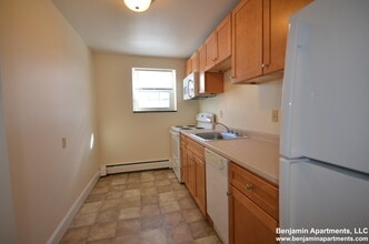 1 Brattle Dr, Unit 9 in Arlington, MA - Building Photo - Building Photo