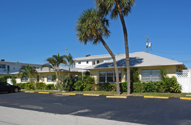 3300 SE 9th St in Pompano Beach, FL - Foto de edificio - Building Photo