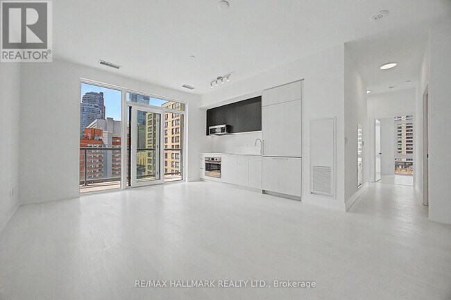 308 Jarvis St in Toronto, ON - Building Photo - Building Photo