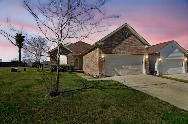 property at 105 Cove Pl Ct