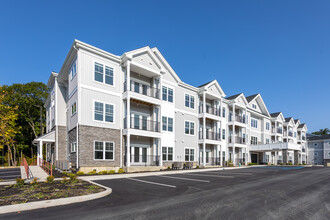 Reserve at Lakeside 55+ in Newburgh, NY - Foto de edificio - Building Photo