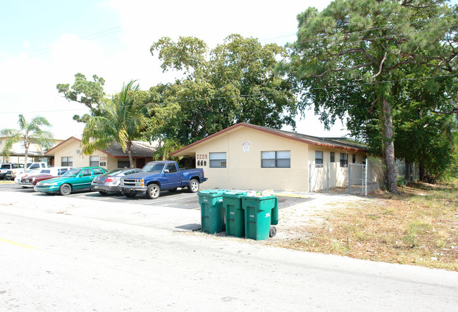 2209 NW 8th St in Fort Lauderdale, FL - Building Photo - Building Photo