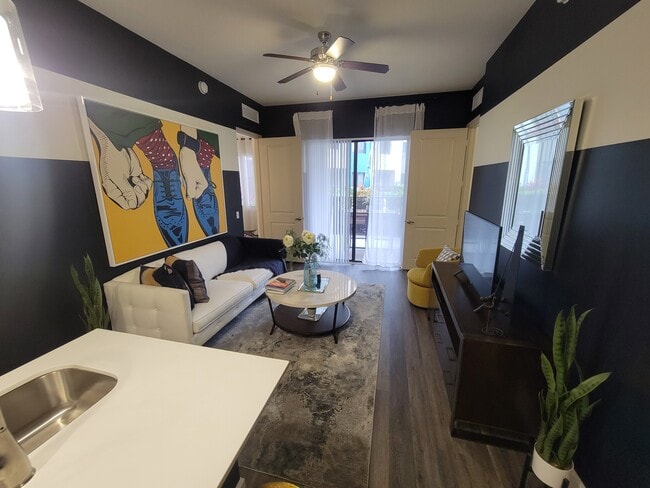 8261 NW 44th St, Unit B3 in Doral, FL - Foto de edificio - Building Photo