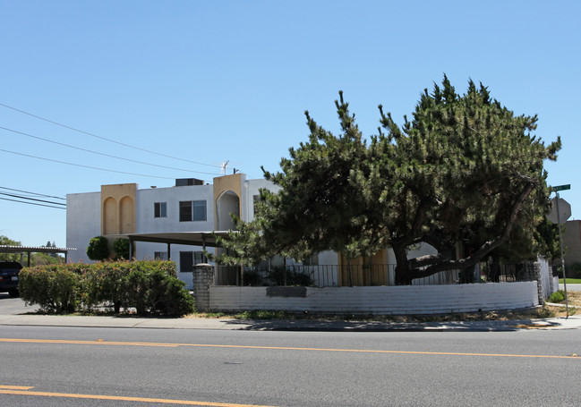 4401 Manchester Ave in Stockton, CA - Foto de edificio - Building Photo