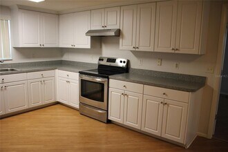10241 Regency Park Blvd in Port Richey, FL - Foto de edificio - Building Photo