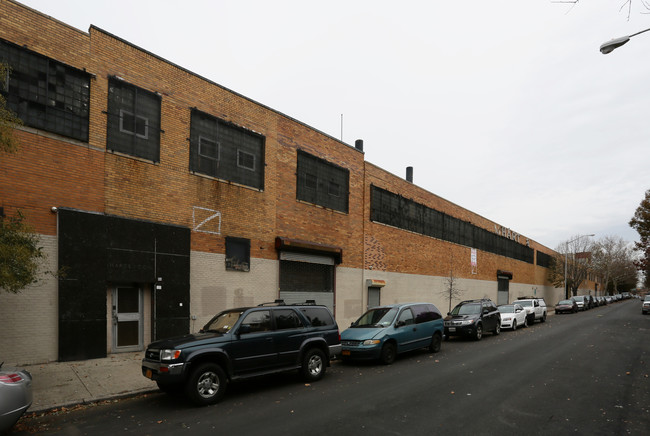 49 Dupont St in Brooklyn, NY - Building Photo - Building Photo