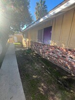 156-158 W Center St in Covina, CA - Building Photo