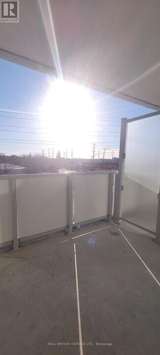 1010 Sandy Beach Rd in Pickering, ON - Building Photo