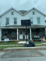 137-137 Birkett St in Carbondale, PA - Building Photo