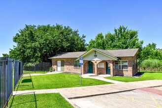 20 S Mechanic St in Bellville, TX - Building Photo - Building Photo