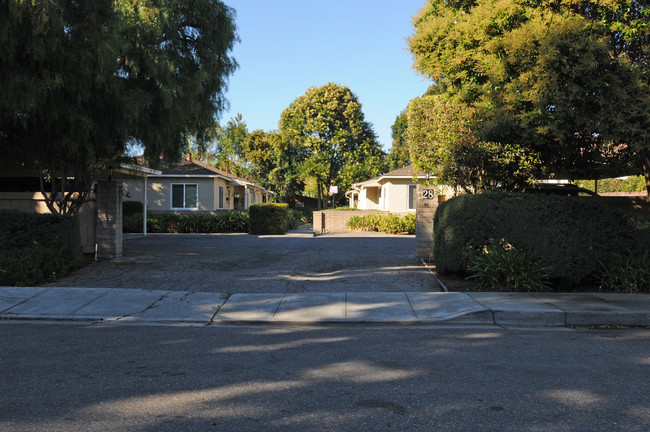 28 Devonshire Ave in Mountain View, CA - Foto de edificio - Building Photo