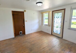 2212 Albert St in Anderson, IN - Foto de edificio - Building Photo