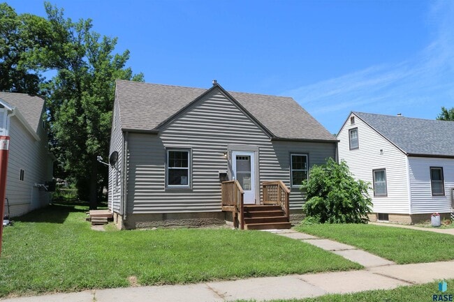 property at 733 S Glendale Ave