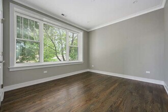 5801 W Ainslie St in Chicago, IL - Building Photo - Building Photo