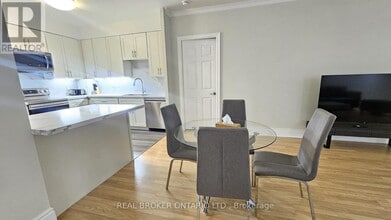 3880 Duke of York Blvd in Mississauga, ON - Building Photo - Building Photo