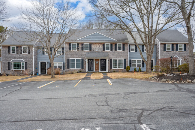 Briarwood Condominium in West Yarmouth, MA - Building Photo - Building Photo