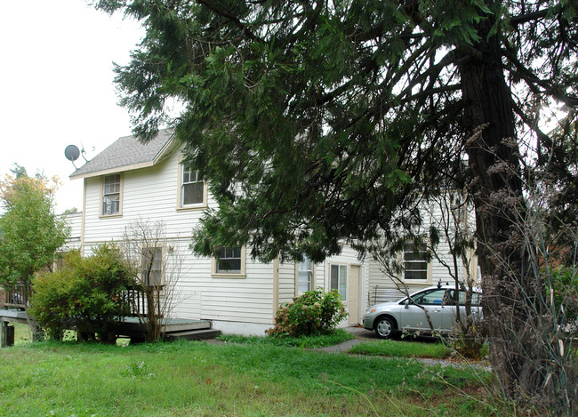 15999 River Rd in Guerneville, CA - Building Photo - Building Photo