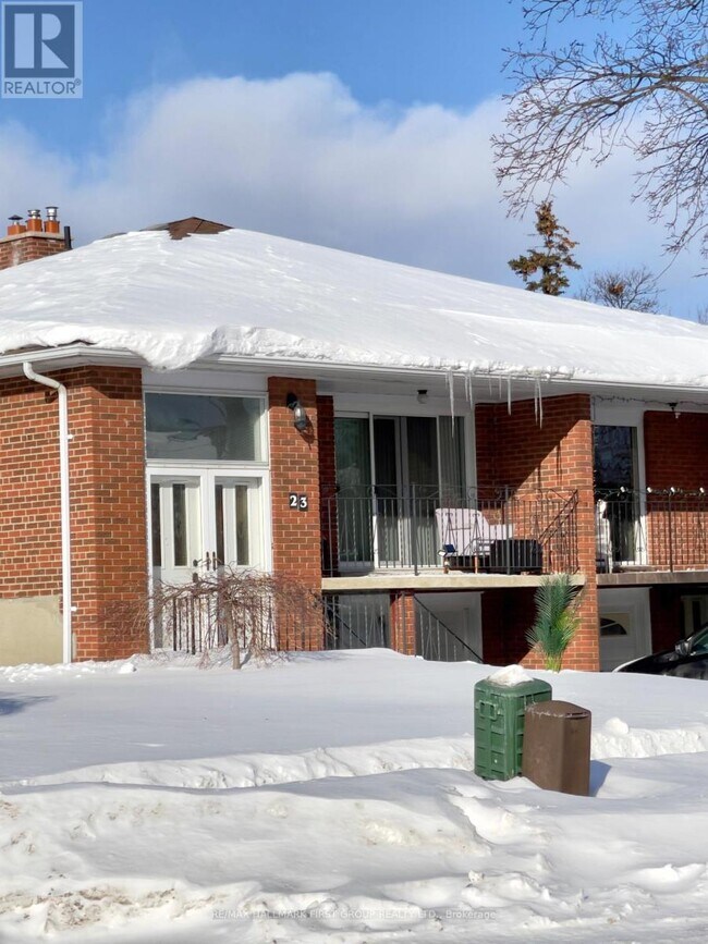 23 St Paschal Ct in Toronto, ON - Building Photo - Building Photo