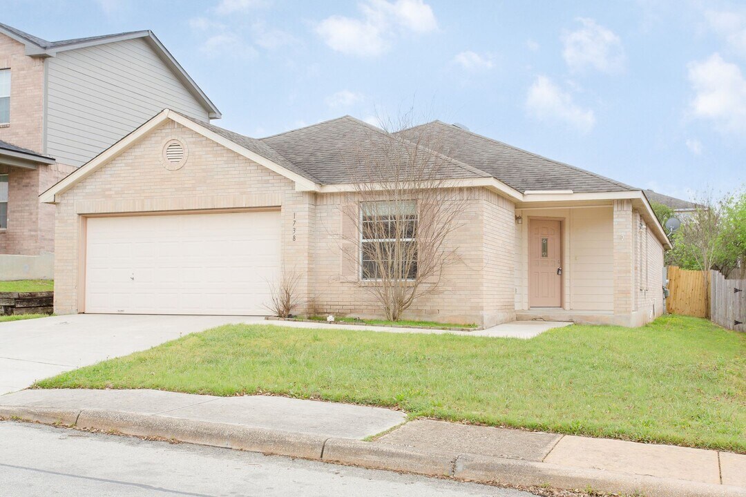 1738 Stargazer Pass in San Antonio, TX - Building Photo