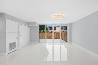 2407 NE 10th St in Hallandale Beach, FL - Building Photo - Building Photo